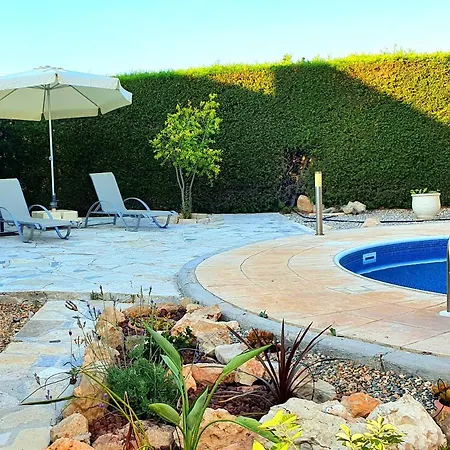 Villa Victoria 400 Meters To The *