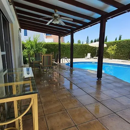 Victoria 400 Meters To The Villa *