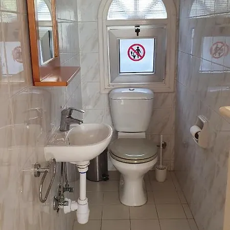 Victoria 400 Meters To The Villa *