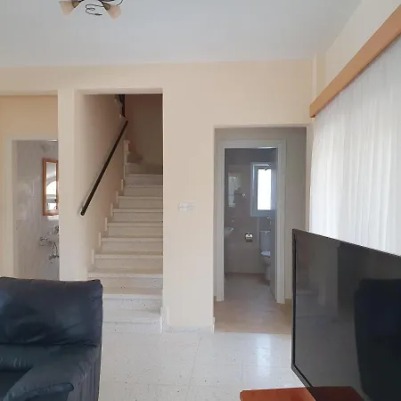 Victoria 400 Meters To The Вилла *