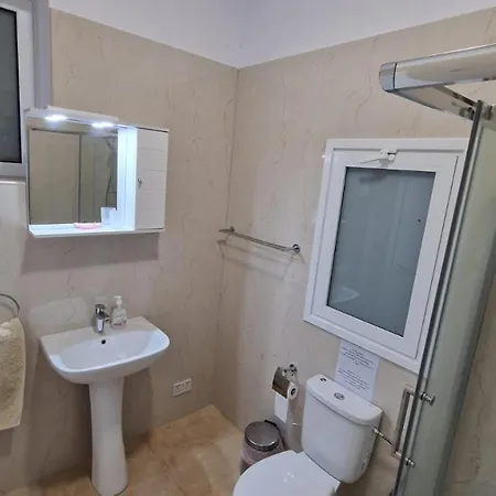 Villa Victoria 400 Meters To The *