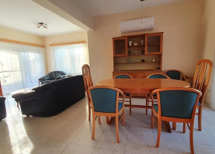 Victoria 400 Meters To The *