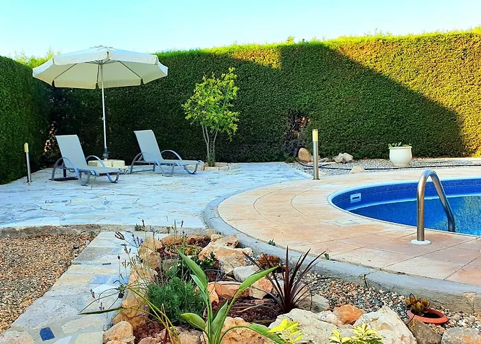 Villa Victoria 400 Meters To The *