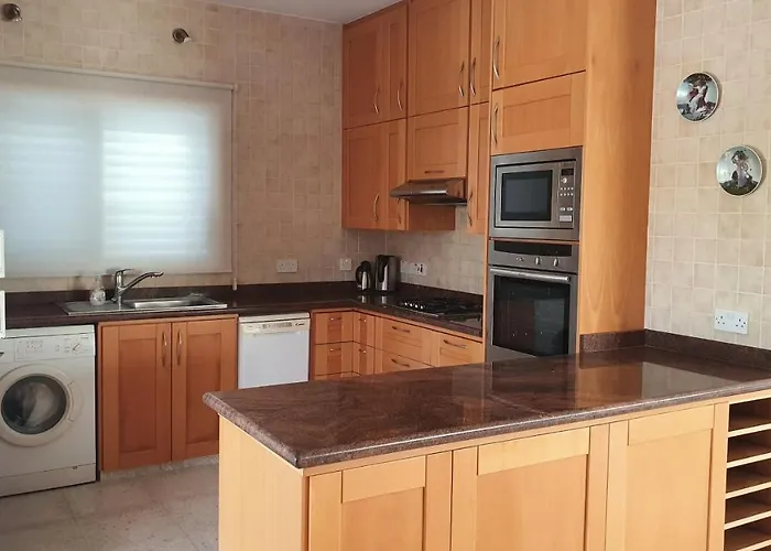 Victoria 400 Meters To The * Pegeia