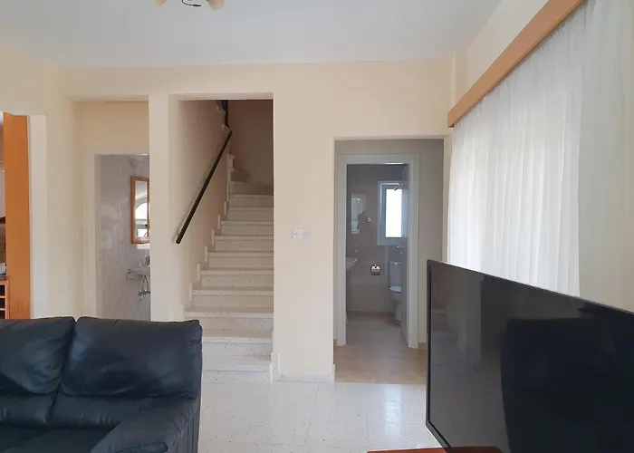 Victoria 400 Meters To The Villa *